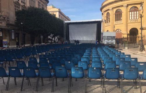 Sedie in Piazza Massimo